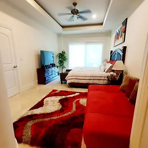 https://villa-segovia-landmark-by-the-sea.quintano-roohotels.com
